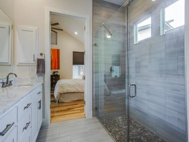 3859-Pine-Tree-Master-Bath-2