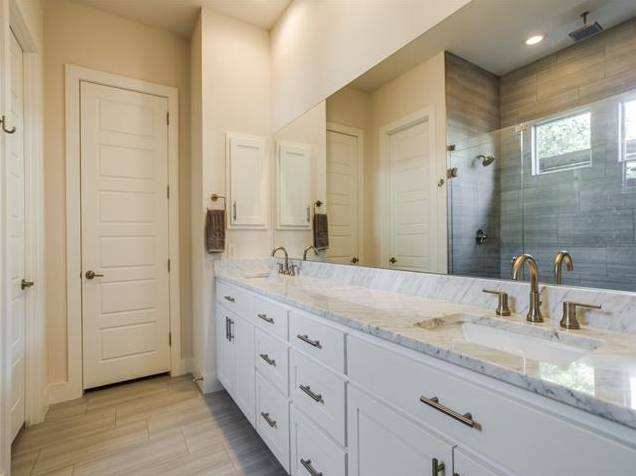 3859-Pine-Tree-Master-Bath