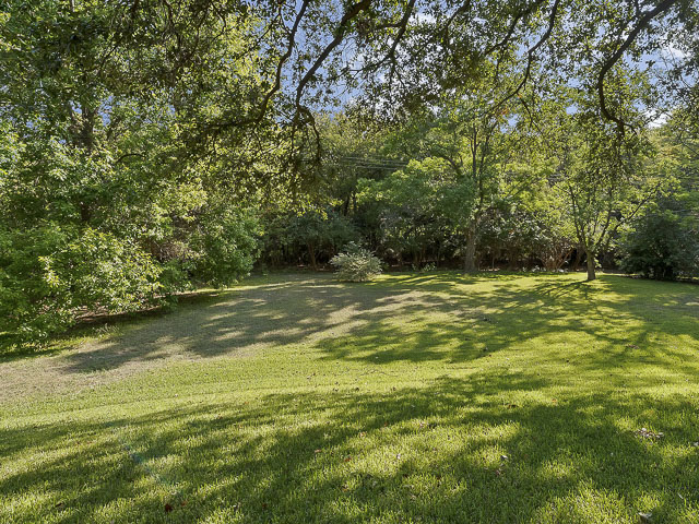 3860-Bellaire-backyard