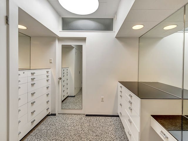 3860-Bellaire-master-closet