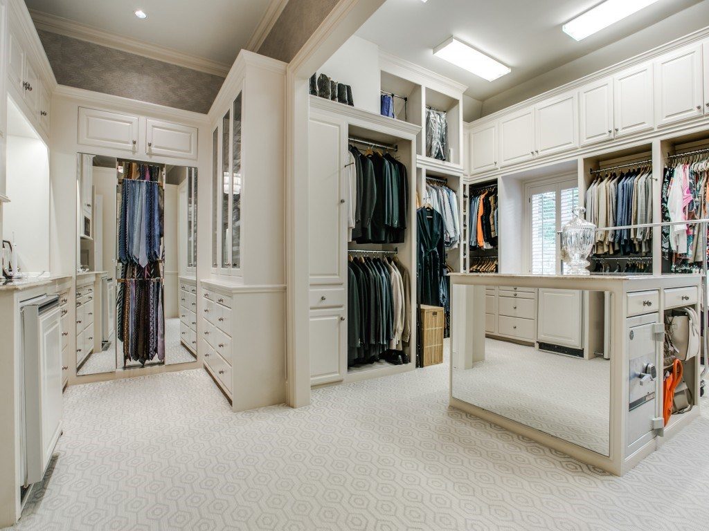 3900-Miramar-master-closet-1024x768