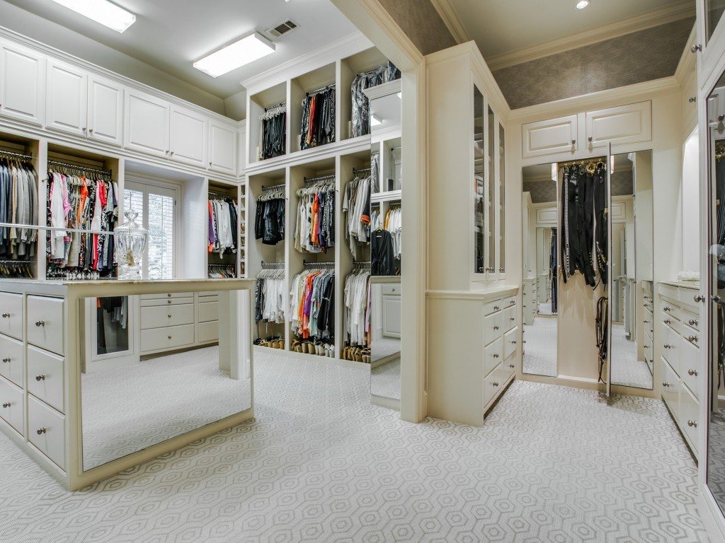 3900-Miramar-master-closet-2-1024x768