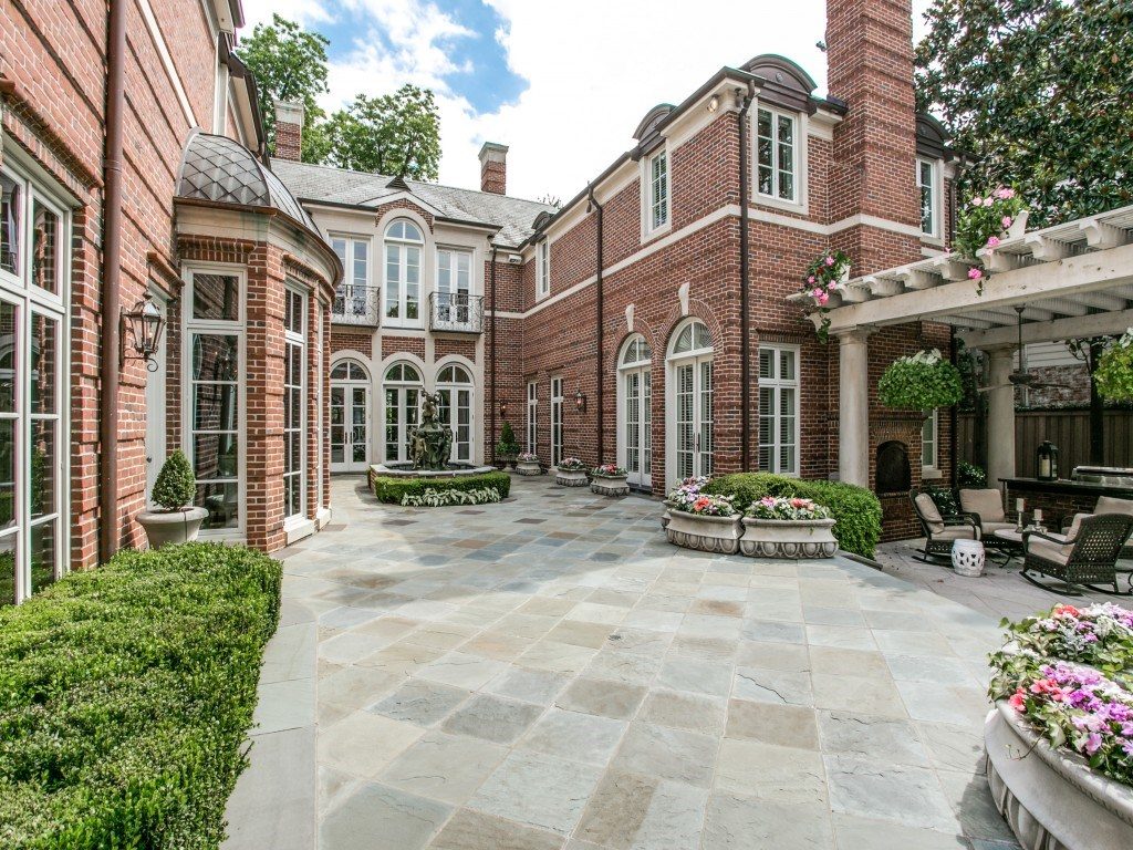 3900-Miramar-portico-1024x768