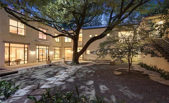 3908-Euclid-courtyard-1-night-shot