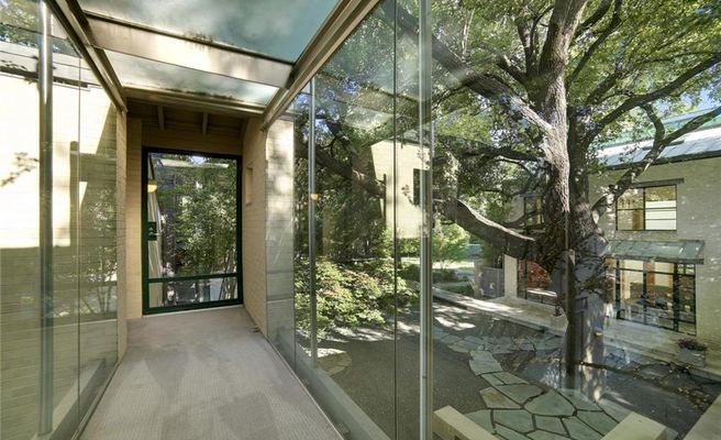 3908-Euclid-glass-courtyard-view