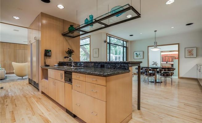 3908-Euclid-kitchen-3