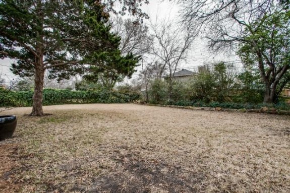 3958-Clover-Backyard-2-575x383