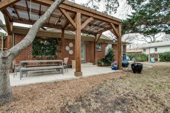 3958-Clover-Backyard-575x383