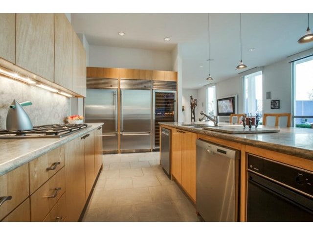 3959-Spinnaker-Run-Kitchen-2