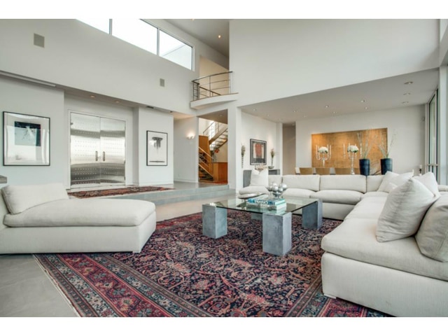 3959-Spinnaker-Run-Living-2