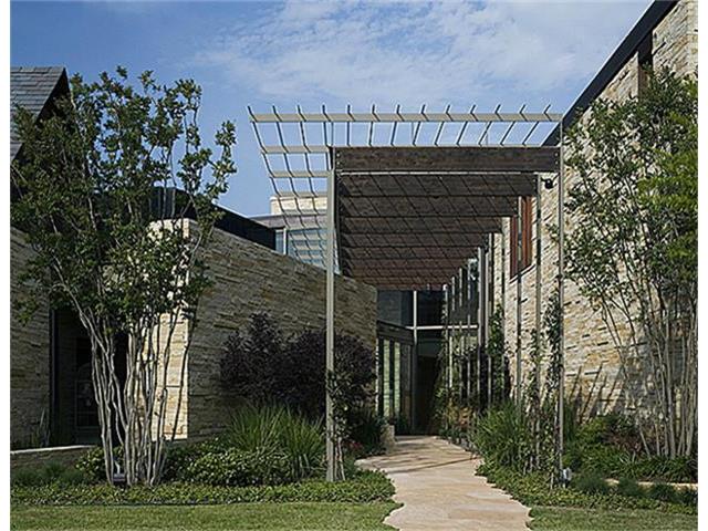 40-Braewood-entrance