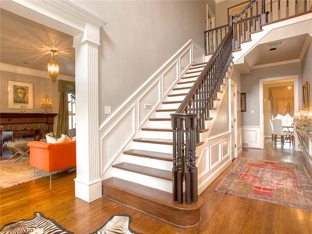 400-Virginia-Place-foyer