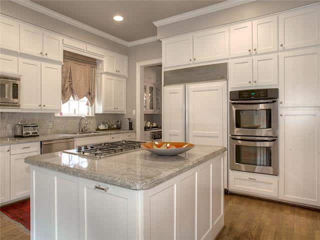 400-Virginia-Place-kitchen