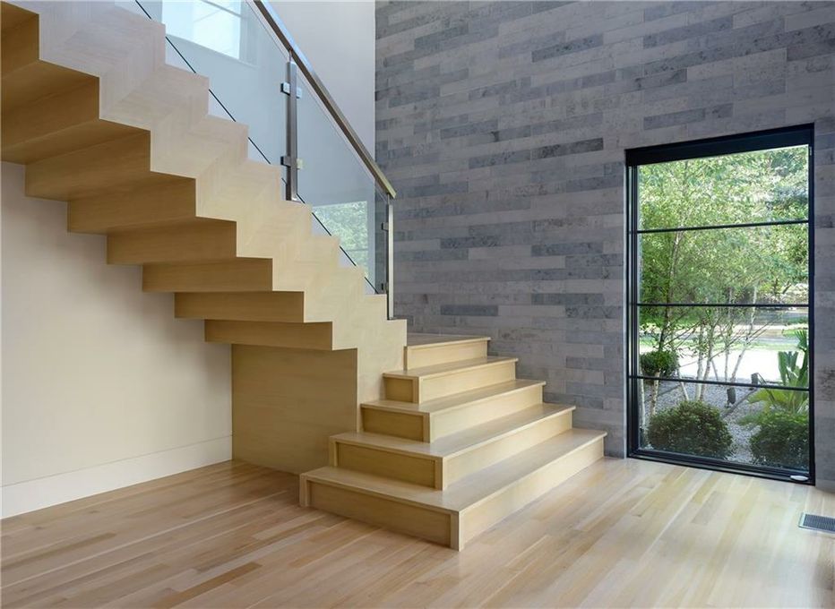 4020-Mangold-Circle-staircase-drama