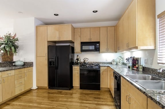 4100-Travis-8-Kitchen-575x380