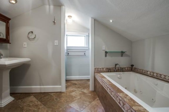 411-Montclair-master-bath-2-575x383