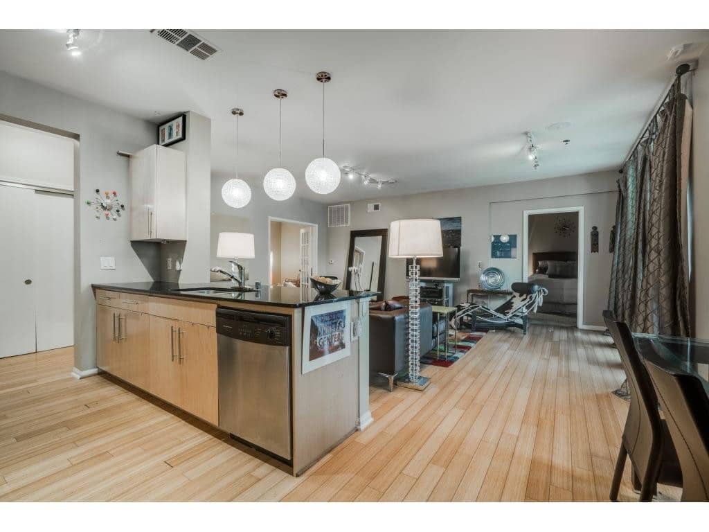 4111-Gilbert-Avenue-211-Kitchen-to-Living-1024x768