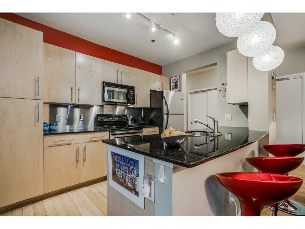 4111-Gilbert-Avenue-211-Living-to-Kitchen-1024x768