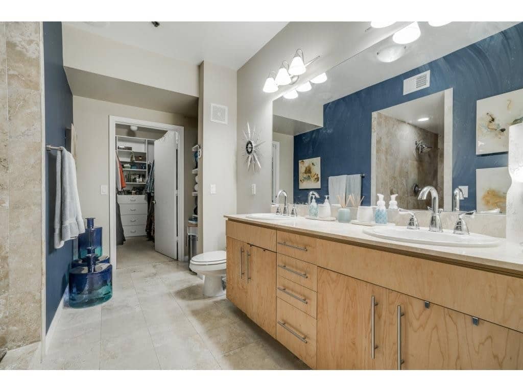 4111-Gilbert-Avenue-211-Master-Bath-1024x768