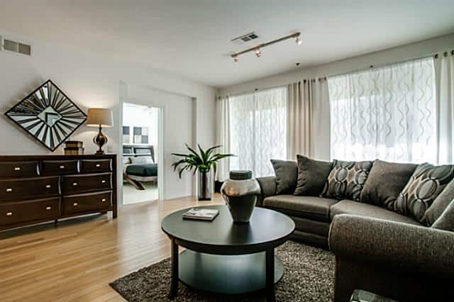 4111-Gilbert-Living