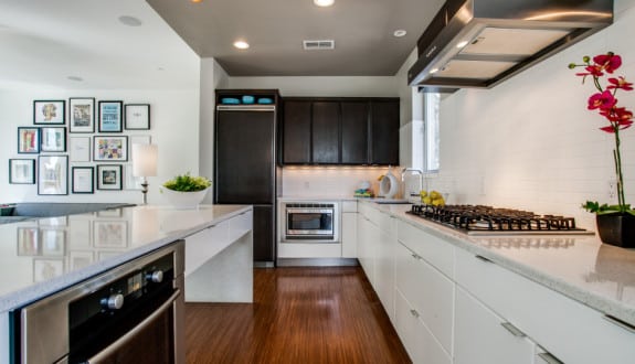 4206-buena-vista-dallas-tx-kitchen-3-575x330
