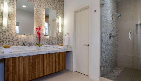 4206-buena-vista-dallas-tx-master-bath-575x330