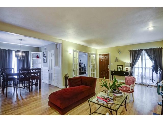 4207-Camden-Living-2