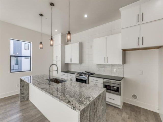 7_943-turner-ave-dallas-tx-3-High-Res-8