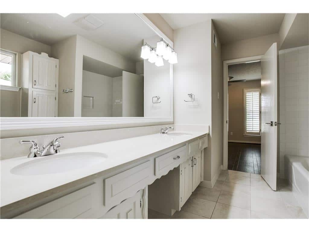 4242-Meadowdale-master-bath-1024x768