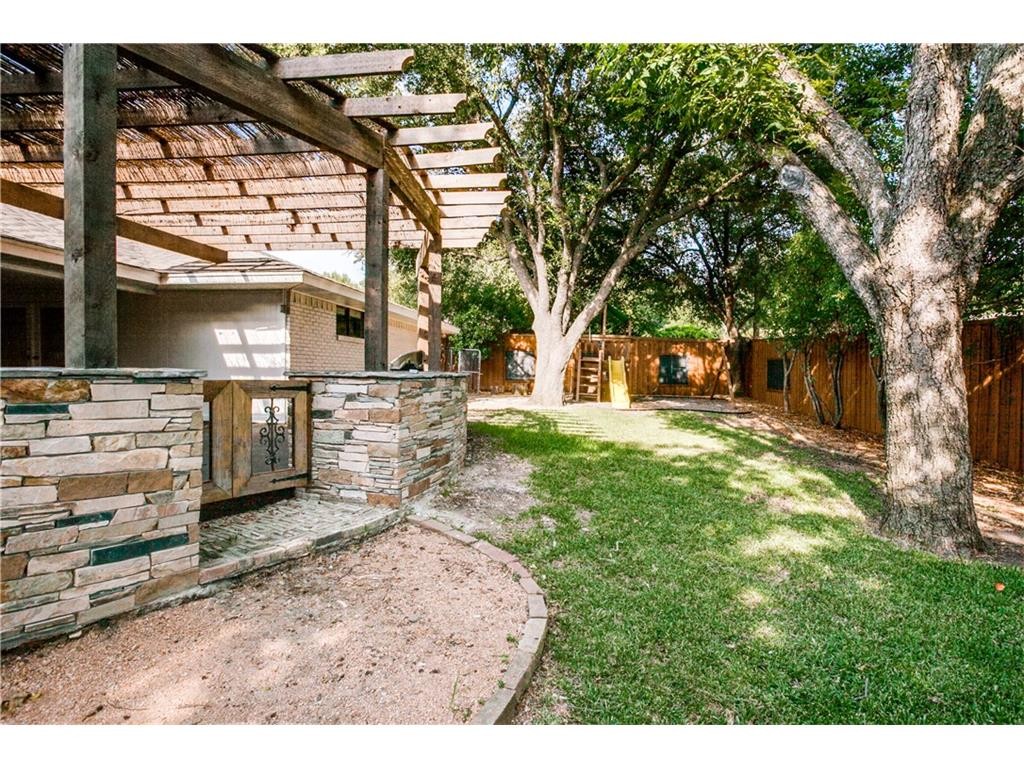 4242-Meadowdale-yard-1024x768