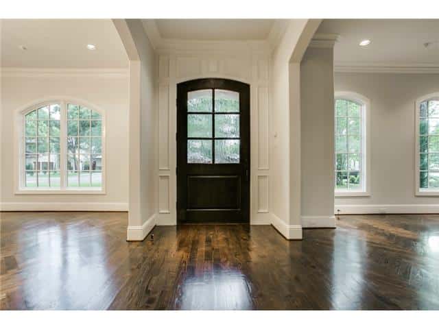4247-Ridge-Road-foyer