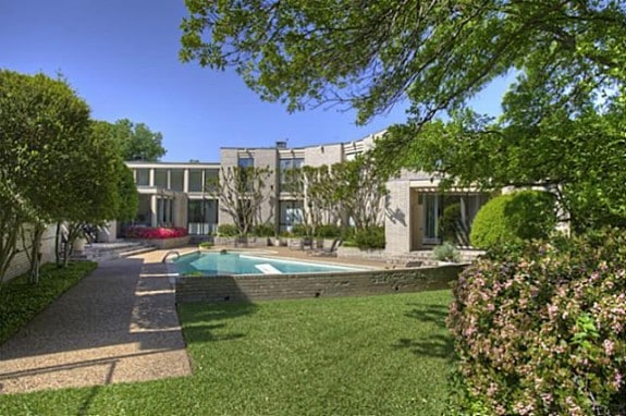 4258-Altura-Backyard-575x382