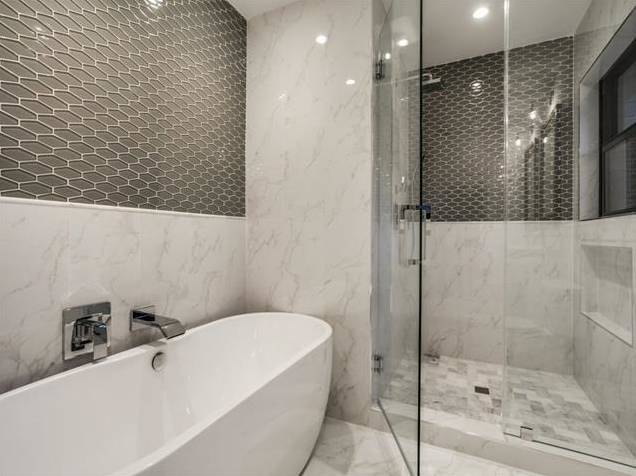 428-Edgelake-Downstairs-Bath-2