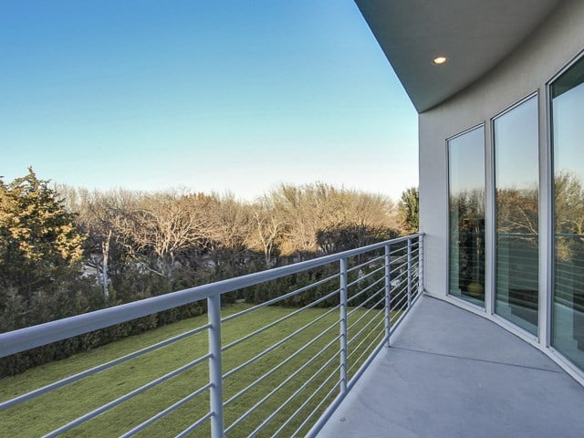43-Downs-Lake-Balcony