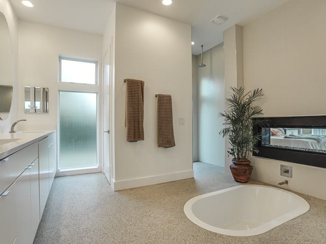 43-Downs-Lake-First-Floor-Suite-Bath