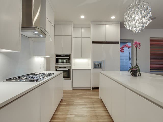 43-Downs-Lake-Kitchen-3