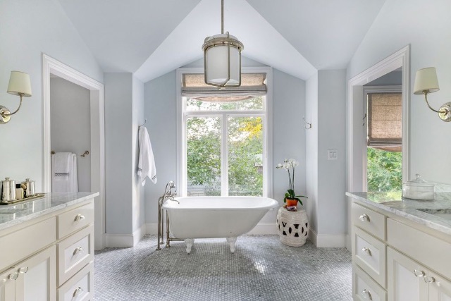 4307-Bluffview-Blvd-entry-stair