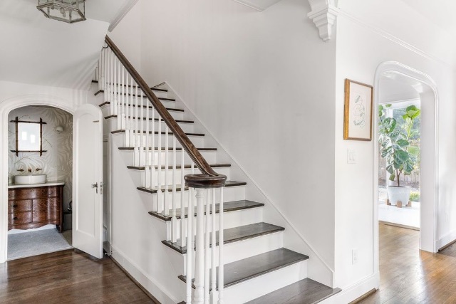 4307-Bluffview-Blvd-entry-stair