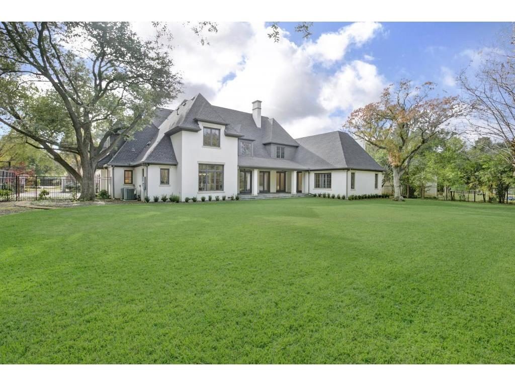 4309-Woodfin-Drive-Back-Yard-1024x768