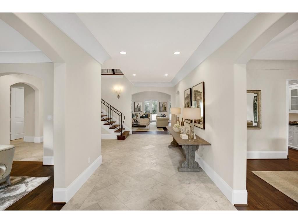 4309-Woodfin-Drive-entry-1-1024x768