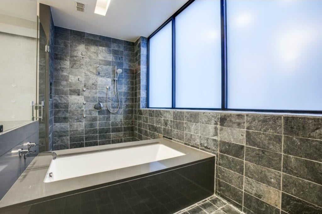 4321-Travis-Walk-master-tub-e1429035773172