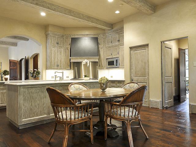 4326-Lorraine-kitchen-2