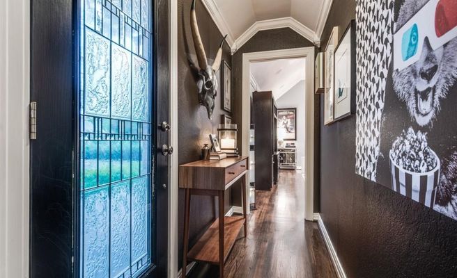 439-W-Colorado-Blvd-foyer