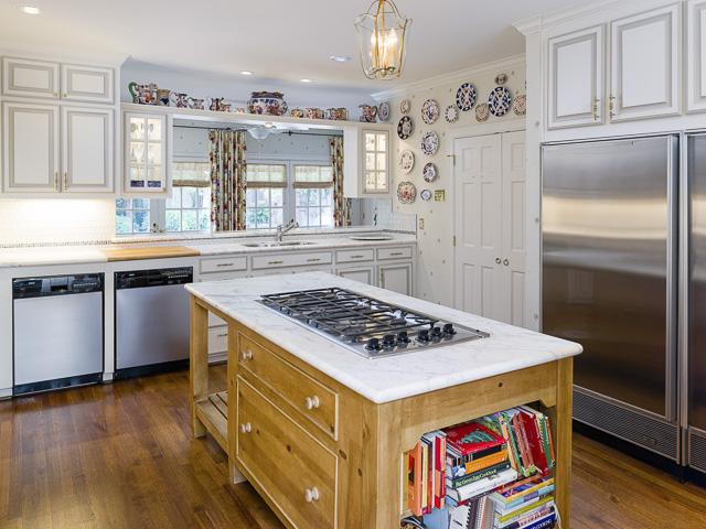 4412-Belclaire-kitchen-3