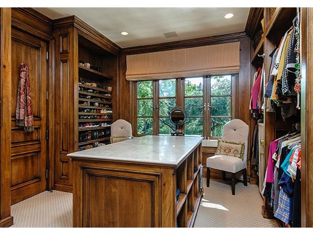 4412-Lakeside-master-closet11
