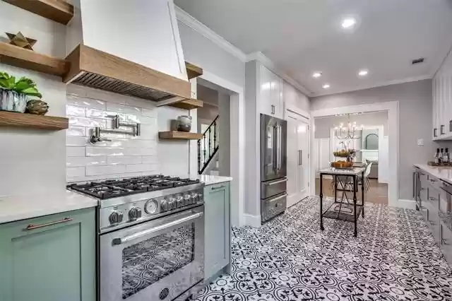 4412-N-Hall-St