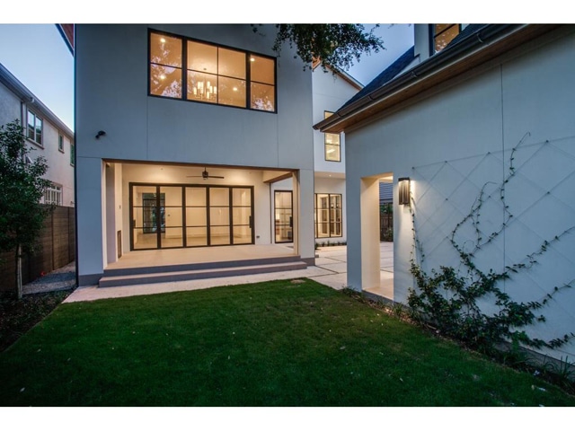 4425-Southern-Backyard