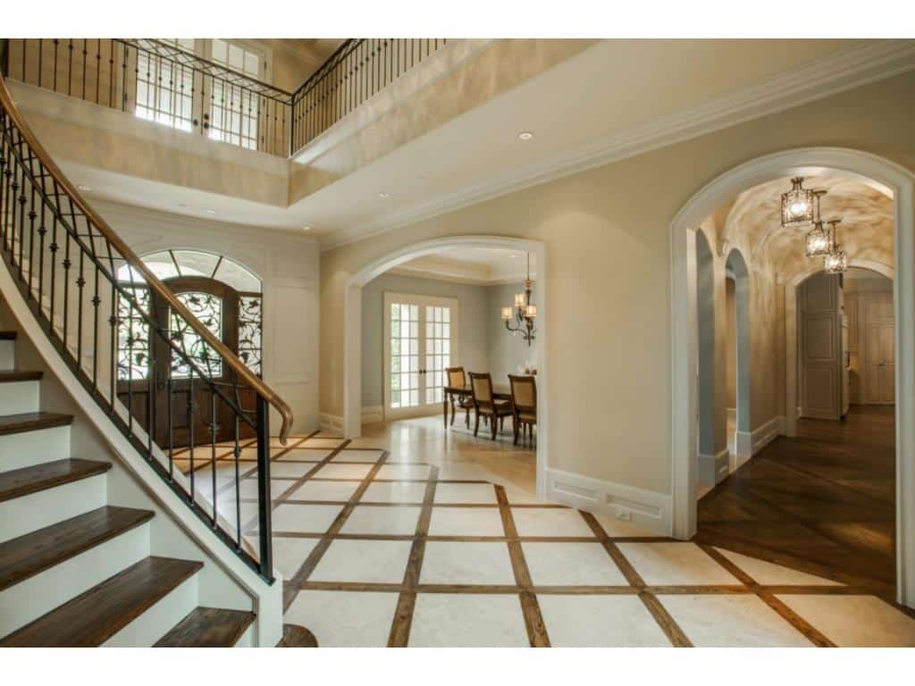 4436-Brookview-foyer1