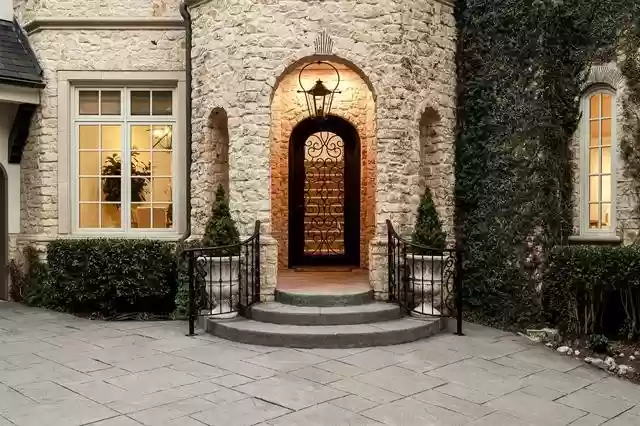 4500-Belclaire-Ave-1-aa