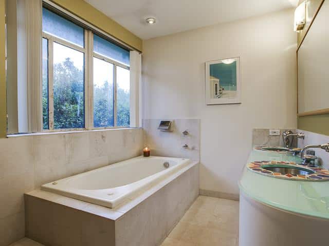 4504-Bordeaux-master-bath-1